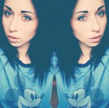 Les pieds dans le sable, face à la vague. Le vent dans les cheveux,  l'esprit libre. Les lueurs du soleil de la côte d'Opale. Les sourires aux  lèvres … Je vous laisse