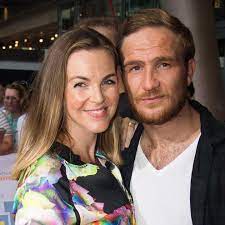 Annika lau trug das umstandskleid von tiffany rose wie gesehen auf. Annika Lau Im Interview Wie Spontan Die Hochzeit Mit Frederick Lau Wirklich War Gala De