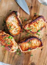 These Perfectly Pan Seared Pork Chops With Gravy Are So Easy To Make Incredibly Quick And Perfect Pork Chops And Gravy Pan Seared Pork Chops Seared Pork Chops