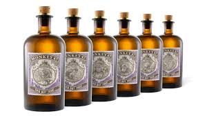 Per leggere del gin innanzitutto, bisogna conoscere l'inglese, si perché dell'elenco dei libri sul gin che seguirà, solo due titoli sono stati tradotto in italiano: Cheers Al Gin Day Ecco 4 Novita Gin Coqtail Milano