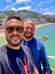 Meet travel duo Ralph Vega and Tim Ellington