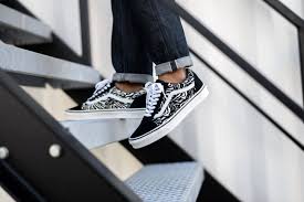 4.6 out of 5 stars 12,789. Vans Old Skool Zebra Black Blanc De Blanc Vn0a5ao95pq