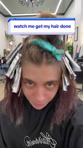 Cómo conseguir un cabello morado impresionante