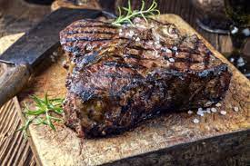La bistecca fiorentina è un vero mito per gli amanti della carne alla brace. Bistecca Alla Fiorentina Le Caratteristiche E Le Tecniche Per Cucinarla