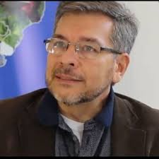 El Dr. Freddy Leal, con la rigurosa pluma académica que lo caracteriza y  siendo una referencia de la fruticultura nacional, nos actualiza esta obra  fundamental "La Guayaba y otras Muyrtaceas", edición especial