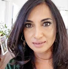 How to control gnats and fungus gnats in houseplants?