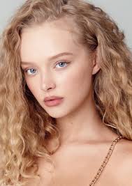 Fan Casting Amiah Miller as Zohar Green in Split (TV SERIES ADAPTATION)