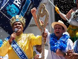 Eduardo paes durante desfile na sapucaí. Entrega Da Chave Da Cidade Ao Rei Momo Veja