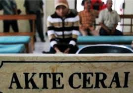 Seluruh masalah pekerjaan atau kerumitan yang anda temui harus dibagi dengan istri. Aneh Kesal Suami Terlalu Baik Perhatian Wanita Ini Gugat Cerai