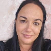 100+ perfiles de «Dayna»