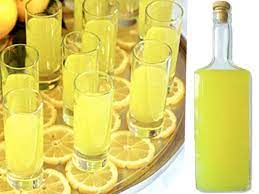 250 grammi di alcool al 95%; Cos E Il Limoncello E Come Farlo A Casa Alimentipedia It
