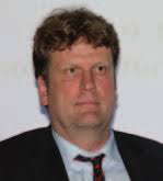 Akademiereport 3-13.pmd