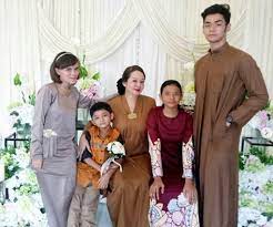 View all jasmin hamid movies. Jika Tahu Sejarah Zaman Kanak Kanaknya Pasti Kamu Menangis Jasmin Hamid Dedah Sebab Sorokkan Identiti Anak Perempuannya Yang Dijaga Sejak Umur Empat Tahun Keluarga