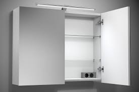 Die angegebenen preise werden täglich. Badezimmer Spiegelschrank Beleuchtung Set Lampe 60 Cm Mit Energiebox Badmobel Zubehor Bad11