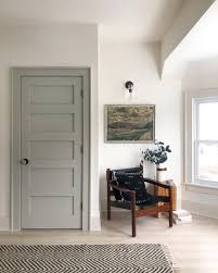 10 Splashy Colors To Paint An Interior Door Colors Door Interior Paint Painteddoorinte In 2020 Graue Innenturen Inneneinrichtung Innenturen Streichen