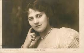 POSTCARD Actresses Daisy Stratton £2.60