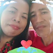 Mahaba na rin ang pila ngayong gabi sa San Andres National High School ng  mga gustong makakuha ng Educational Assistance bukas, Sabado, mula sa  Department of Social Welfare and Development. Sinusubukan silang