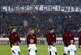 He has previously played for modena, tottenham hotspur, and ac sparta prague. Limbersky Chcipni Na Sparte Nezapomneli Obrance Si Prozil Peklo Isport Cz