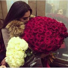 Looking for a great gift for your girlfriend? Surprise Girlfriend Gift Dream Girls With Flowers Red And White Roses Beautiful Bouquet