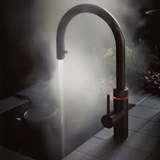 Weil hände seltener dranfassen, wird die ihre technik mit filter und boiler ist unter der spüle montiert, die armaturen selbst sehen aus wie ein normaler wasserhahn. Quooker Cube Michael Biehler Kuchen E K