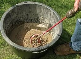 Anleitung Fundament Fur Zaunpfosten Betonieren Diy Info In 2020 Betonieren Zaunpfosten Zaun