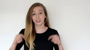 „na jedné straně profesionální fotbalistka, na straně druhé bláznivá youtuberka. slova, jimiž se bára votíková charakterizuje ve své knize „trochu jinak. Bara Votikova Vyzva K Akci Youtube