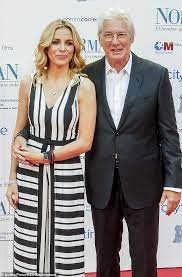 Richard gere was taken to a hospital emergency room to have a gerbil removed from his rectum. Richard Gere 70 Begrusst Sein Zweites Kind Mit Frau Alejandra Silva 37 Nach Welt