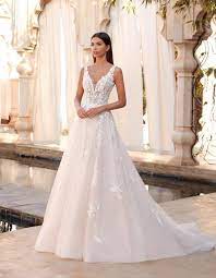 The ceremony or celebration of a marriage. Hochzeitskleider Bilder Galerie Und Brautkleider Trends