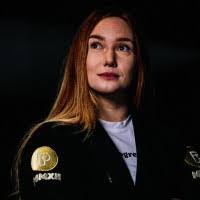 Natalie Marsh's Instagram, Twitter & Facebook