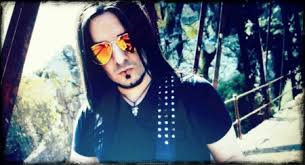 Relanzamiento y videoclip de Adrián Phoenix ‹ Metaltrip