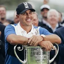 Professional golfer best known for achieving a rank amongst the top 30 in the official world golf ranking. Osojtdzbnepglm