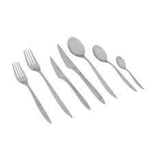 Mantı yapma makinası çok i̇şlevsel hamur kalıbı. Karaca X6 3 Mm 84 Parca Elegance Kutulu 8697918587246