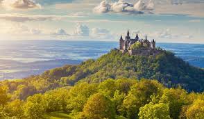 What Are The Differences Between A Castle A Palace And A Fort Germany Castles Hohenzollern Castle Beautiful Castles
