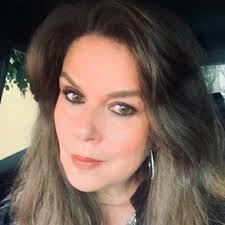 Dulce Castillo's Instagram, Twitter & Facebook