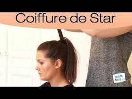 Contrairement au chignon bun qui donne un rendu plus lisse et classique, nous allons maintenant vous proposer de réaliser un chignon chaussette pour un look beaucoup plus flou et décontracté. Youtube Faire Un Chignon Comment Faire Un Chignon Coiffures De Star