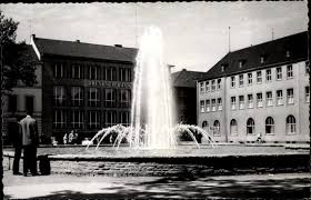 Per completare pagamenti internazionali a commerzbank ag (formerly dresdner bank ag) in germania devi sapere il codice swift / bic code. Ak Monchengladbach Nordrhein Westfalen Bismarckplatz Dresdner Bank Springbrunnen Nr 2269441 Oldthing Ansichtskarten Postleitzahl 40 49
