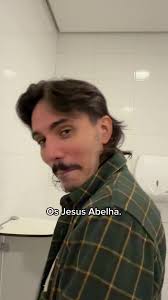 Reflexão sobre a música atual e o impacto da tecnologia