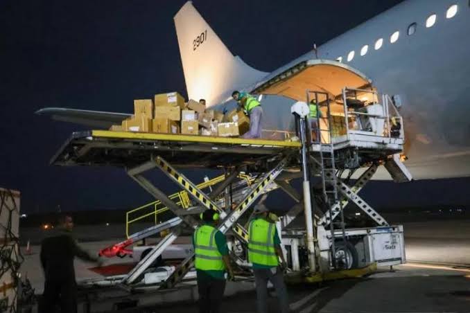 Toneladas de ayuda humanitaria de Argentina, México y Alemania llegan a La  Guaira