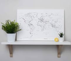 Stilvoll Pinnwand Weltkarte Weiss 60x40cm Leinwand Reisekarte Pinnwand Mit 100 Stecknadeln Kunstvolle Qualitat Elegant Desi In 2020 Weltkarte Reisekarten Karten