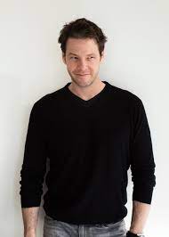 ike barinholtz with sisters an indigent psychopath weirdo pervert no more the mindy project modern family quotes male celebs