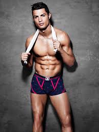 Here's how he's staying fit as ever into cristiano ronaldo is somehow aging in reverse. Cristiano Ronaldo Wird Heute 30 5 Dinge Die Wir Uns Bei Ihm Abschauen Stylight