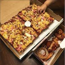Pineapples On Pizza Is A Pretty Polarizing Issue Right Now We Think There S Plenty Of Room On Pizza For Pineapple And Other To Food Jets Pizza Pineapple Pizza