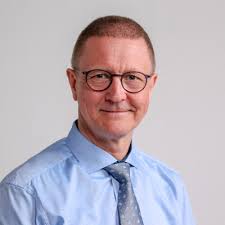 A picture says a thousand words 😊 Made with Cuebric x Disguise 2.75D  solution, we worked with director Quinn Halleck to produce this  million-dollar-production-budget-looking shot for a fraction of…