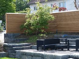 Mit etwas geschick und guter planung stehen ihnen mit hilfe des neuerbauten gewächshauses in ihrem garten schließlich ganzjährig gemüse, kräuter und zierpflanzen in voller pracht und blüte zur verfügung. Bilder Und Impressionen Larmschutz Garten Larmschutzwand Garten Gartengestaltung