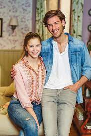 She is an actress, known for f.c. Familie Acteurs Bab Buelens En Vincent Banic Zijn Allebei Weer Vrijgezel Story Hln Be