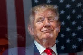 Anuncia Trump aranceles del 50% a autos y al acero de Canadá