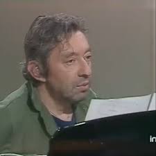 Altercation entre Serge Gainsourg et Guy Béart qui s'opposent à propos "des  mots qui véhiculent des idées" et de la différence entre composer au piano  ou à la guitare.