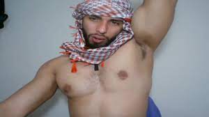 Hot musculoso árabe se masturba y se corre ver en linea