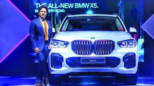 In india, the x5 is available with a 3.0 diesel engine and there's also the option of racy petrol engine. Bmw Launches X5 Suv At Rs 72 9 Lakh