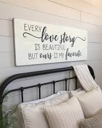 The walls in the bedroom will more than impressed and fascinated with accents jewelry table cloth hanging this thread. 20 Gorgeous Vintage Wall Decor Ideas To Add Old Fashioned Charm To Your Home Bedroom Wall Decor Above Bed Home Decor Styles Wall Decor Bedroom